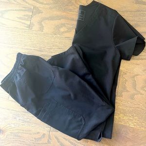 Figs black scrub set